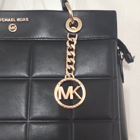 ❤️Michael Kors Tote❤️ - Picture 2 of 9